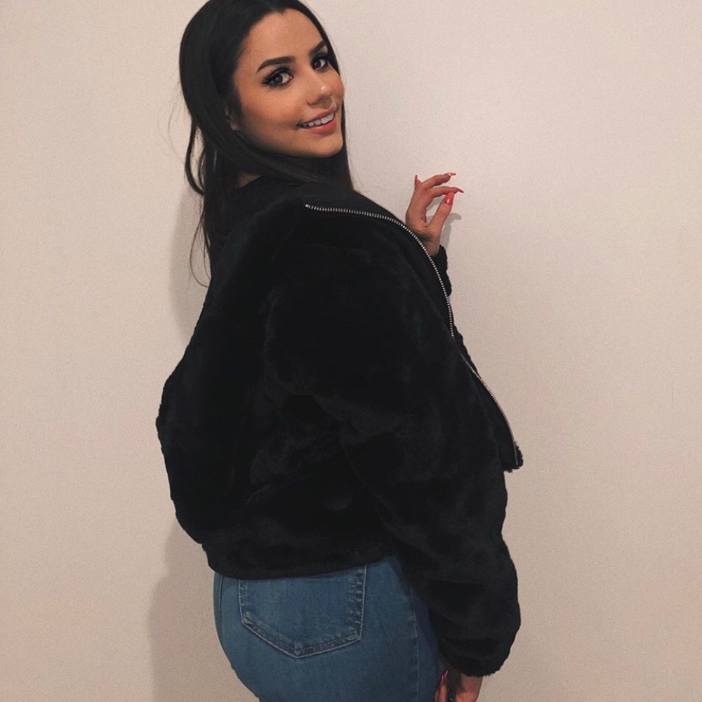 Meet your Posher, Sydney